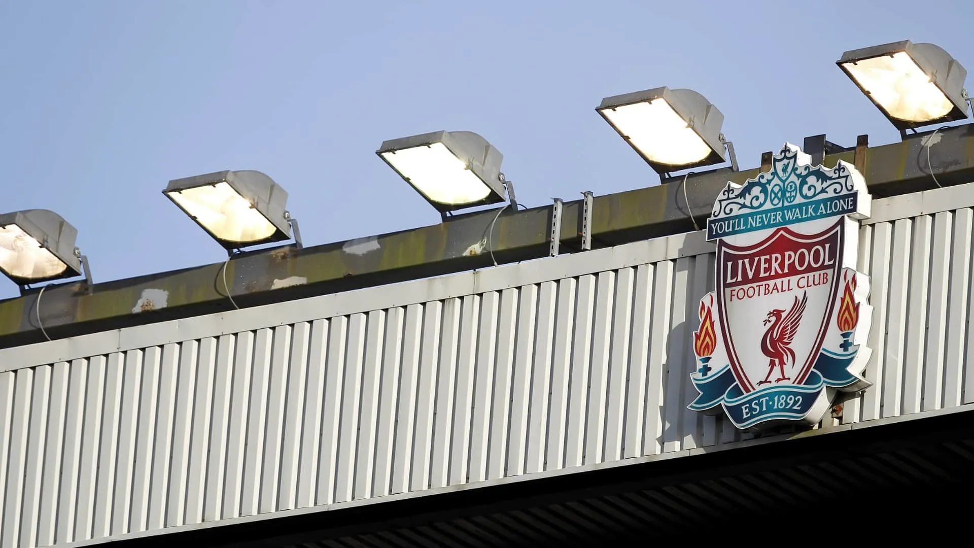 Liverpool &eacute; criticado por se aproveitar de programa do governo para pagar seus funcion&aacute;rios durante a crise