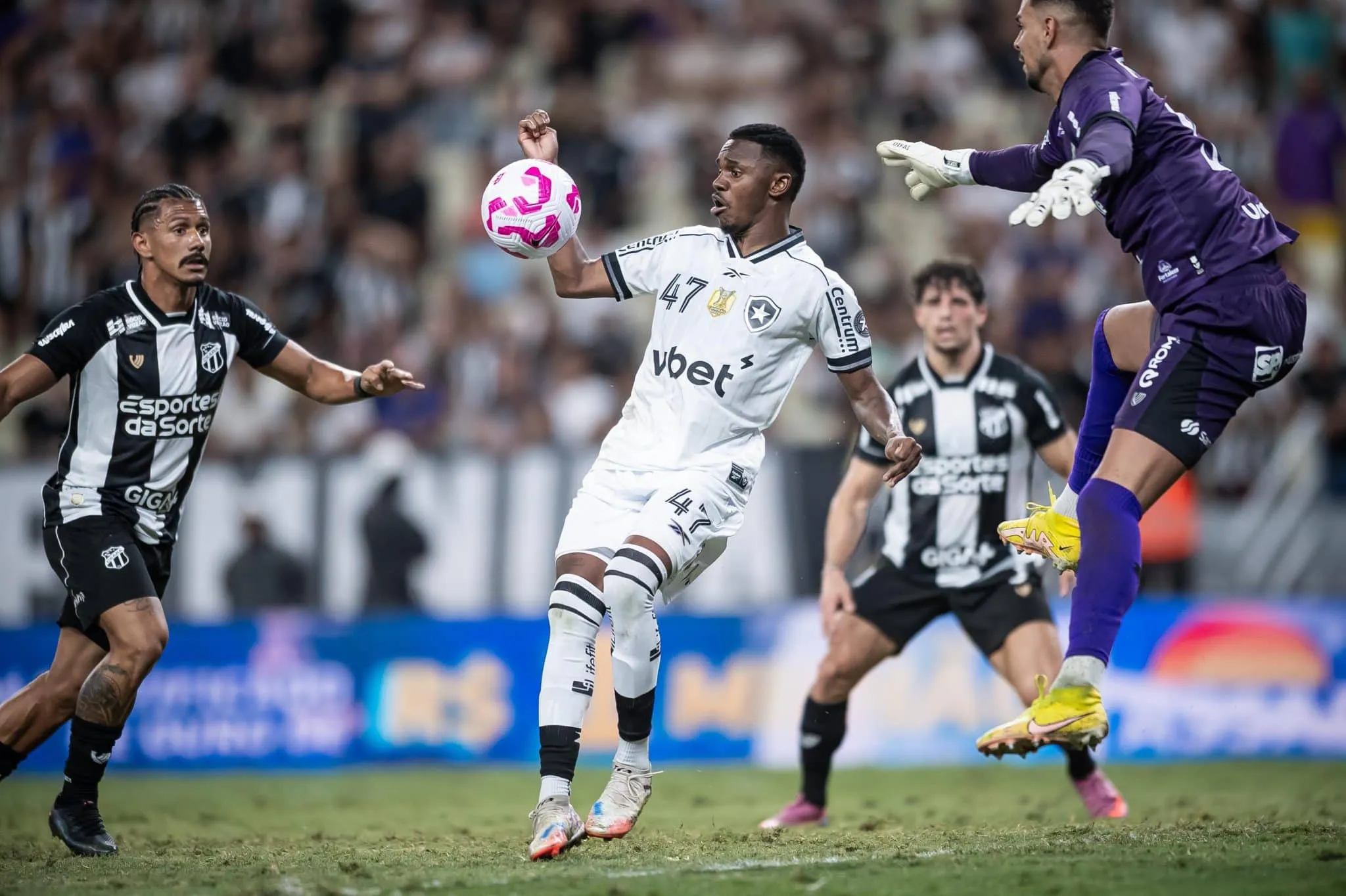 Jeffinho marca o segundo do Botafogo contra o Cear&aacute;