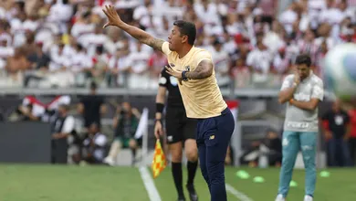 S&atilde;o Paulo bem que tenta, mas enfrenta dificuldades para atender pedido de Thiago Carpini por refor&ccedil;o