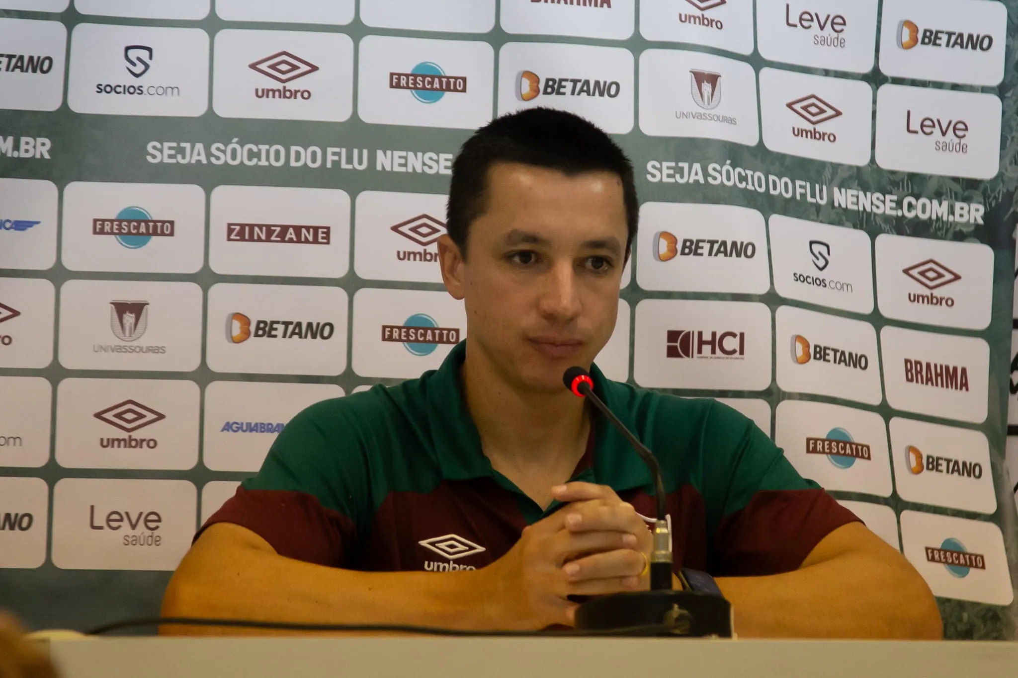 Auxiliar de Diniz reclama de arbitragem, mas admite erros do Fluminense&nbsp;contra&nbsp;o&nbsp;Vasco