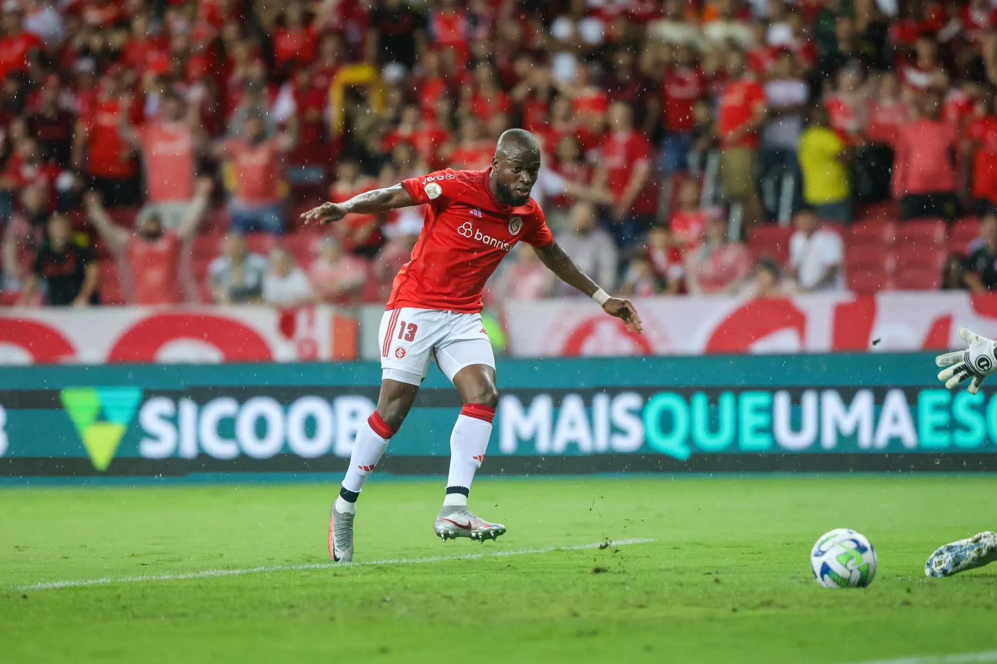 Fluminense &agrave; parte, Enner Valencia chegou para resolver problema que era o ataque do Internacional