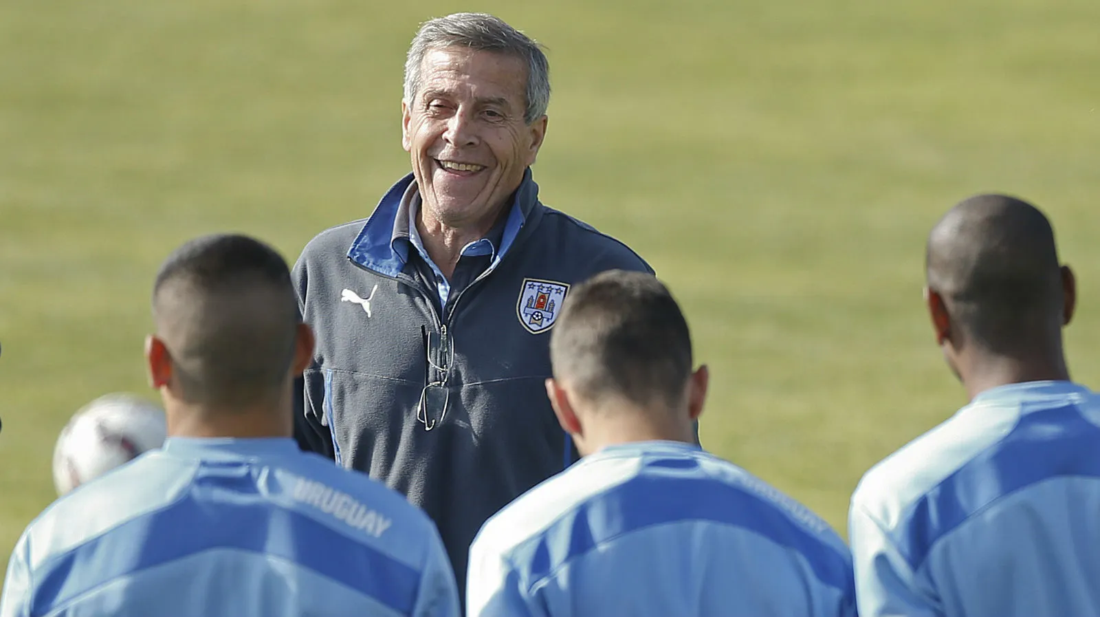 O Maestro segue: &Oacute;scar Tab&aacute;rez renova e dirige o Uruguai por mais quatro anos