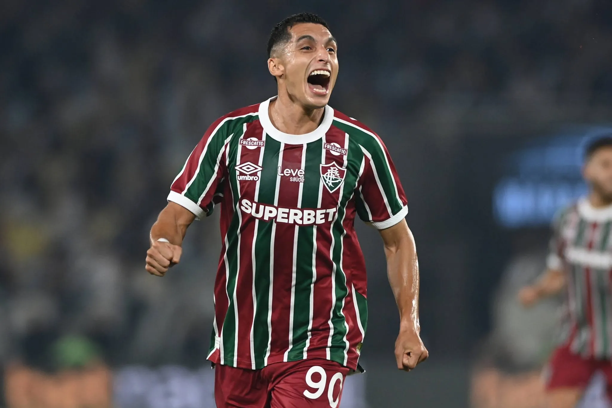 Kevin Serna celebra gol pelo Fluminense