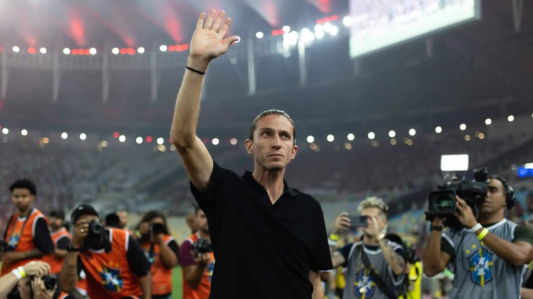Futuro de Filipe Lu&iacute;s no Flamengo est&aacute; amea&ccedil;ado? O que pensam candidatos &agrave; presid&ecirc;ncia