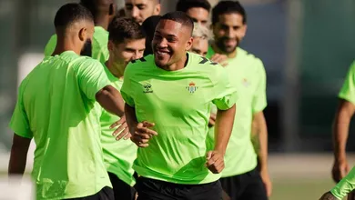 Treinador revela planos do Barcelona para Vitor Roque ap&oacute;s empr&eacute;stimo ao Betis