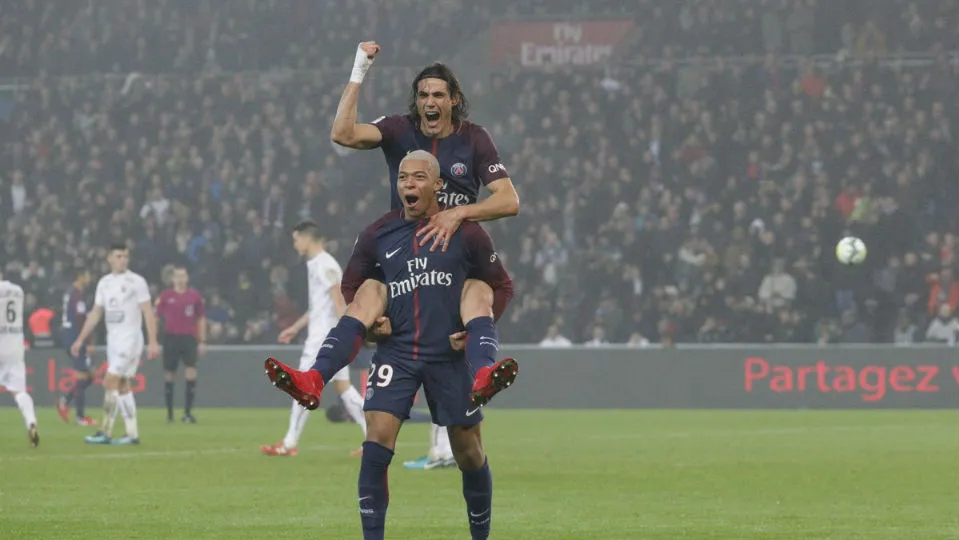 Mbapp&eacute; e Cavani produziram uma deslumbrante obra de arte em novo triunfo do PSG