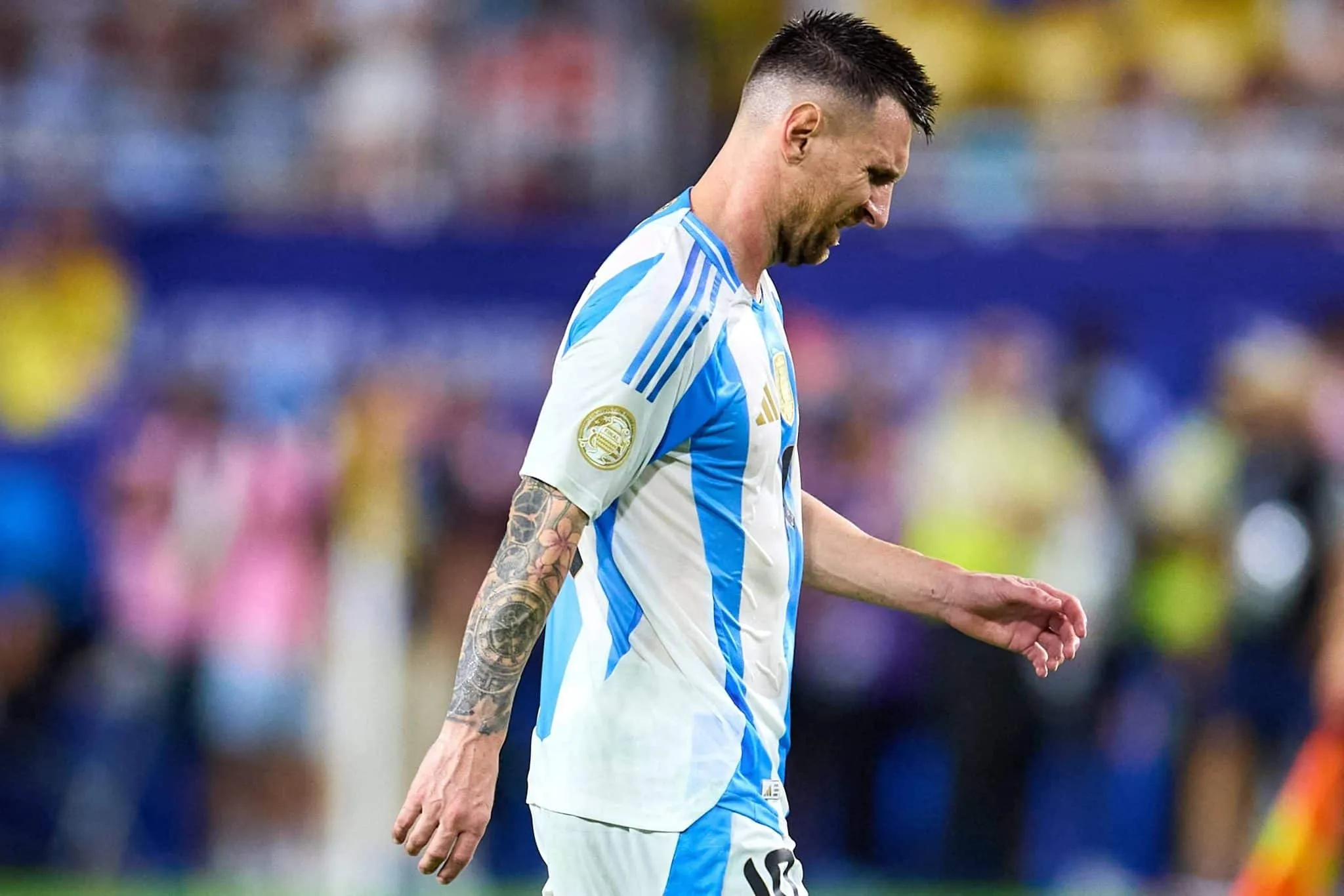 Ainda lesionado, Messi parece s&oacute; ter olhos para sele&ccedil;&atilde;o argentina