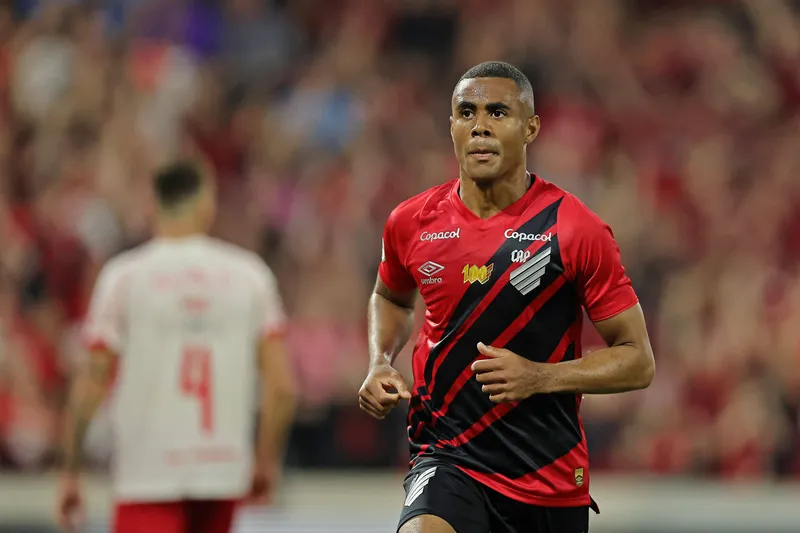 Erick em a&ccedil;&atilde;o pelo Athletico-PR