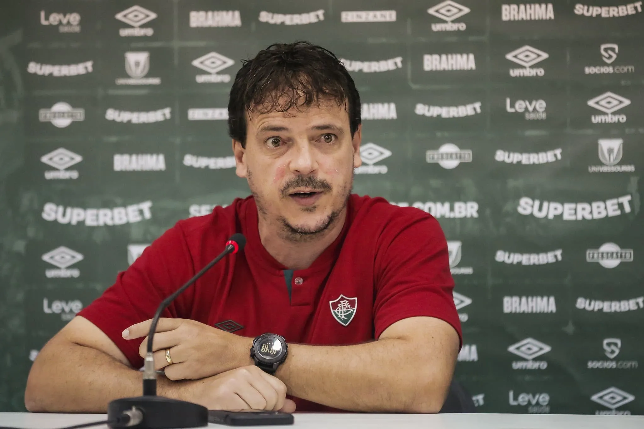 Diniz admite preocupa&ccedil;&atilde;o com o Fluminense de 2024: &lsquo;O culpado sou eu&rsquo;