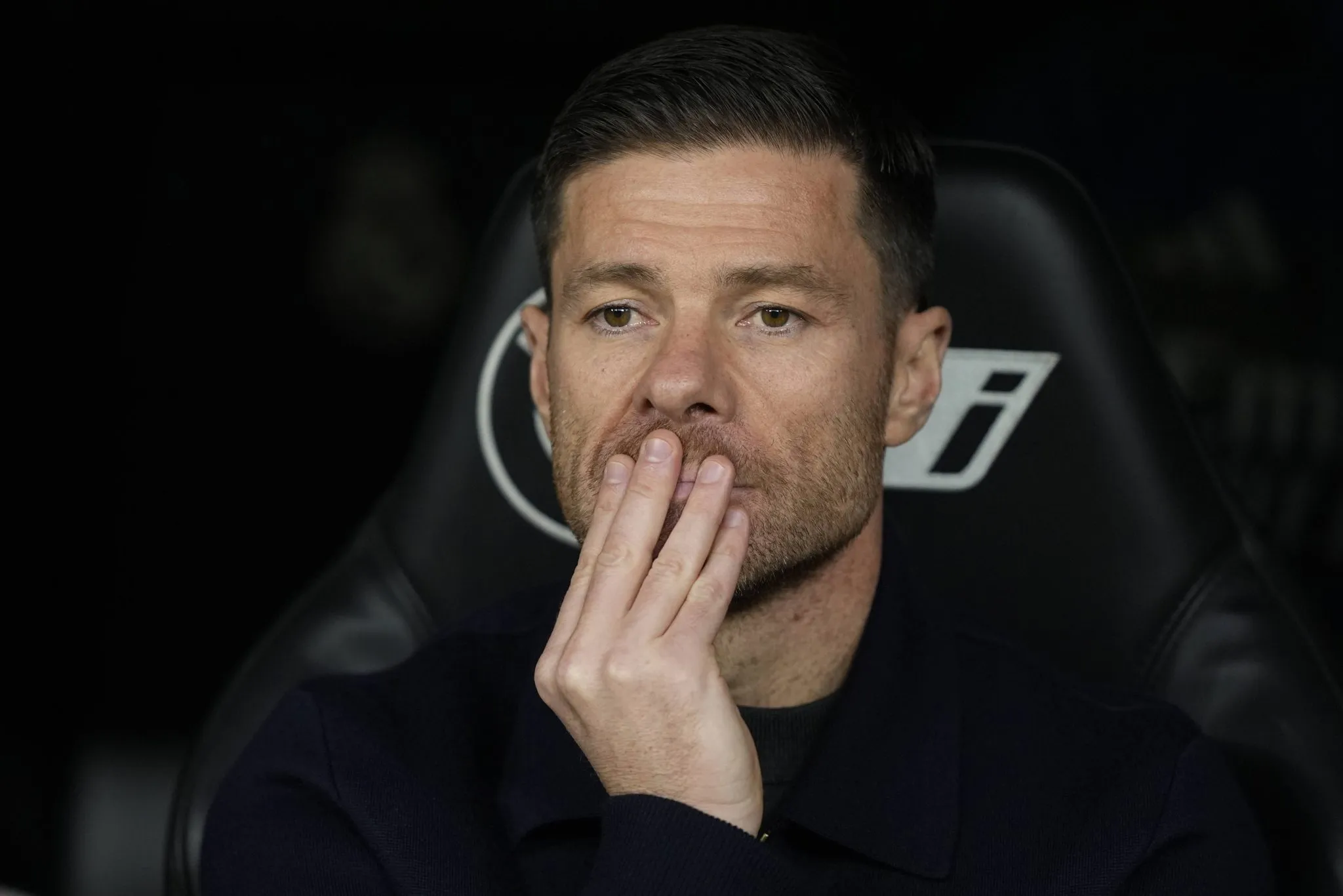 Xabi Alonso no banco de reservas