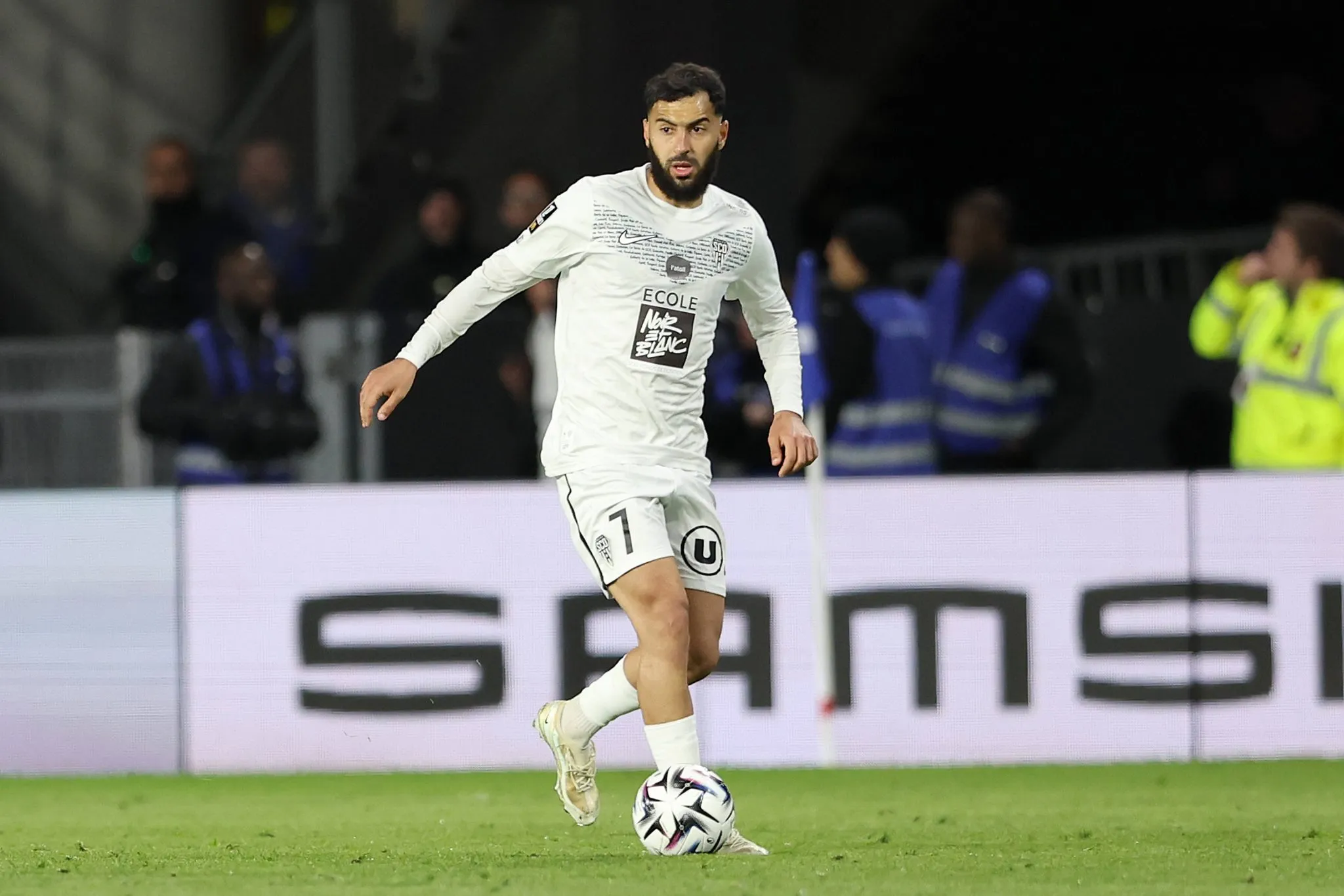 Amine Sba&iuml; pelo Angers (Foto: Imago/Buzzi)