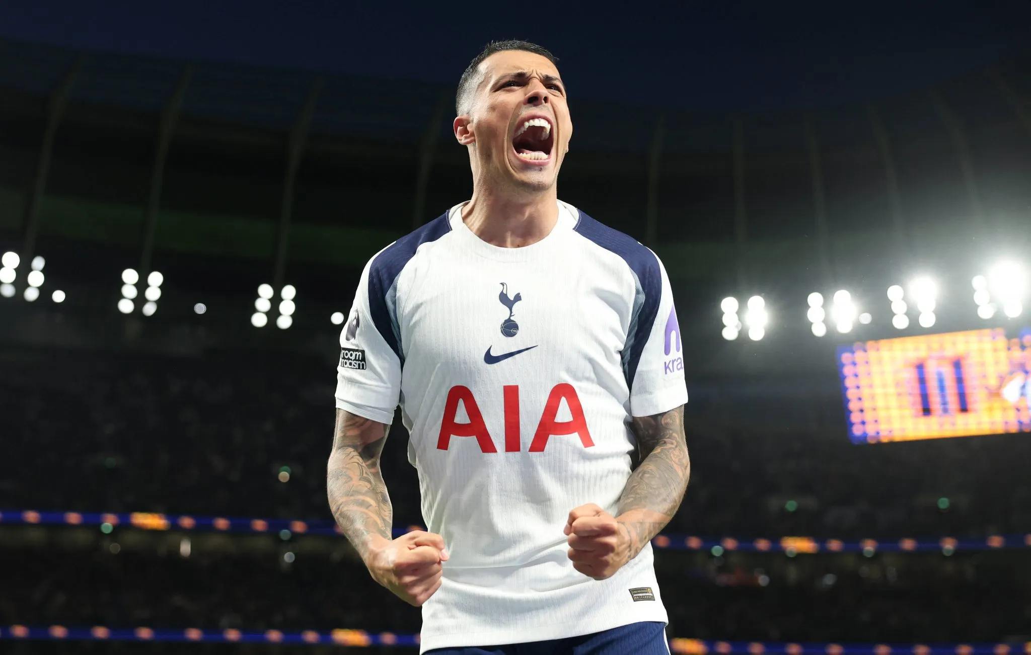 Pedro Porro celebra gol do Tottenham 