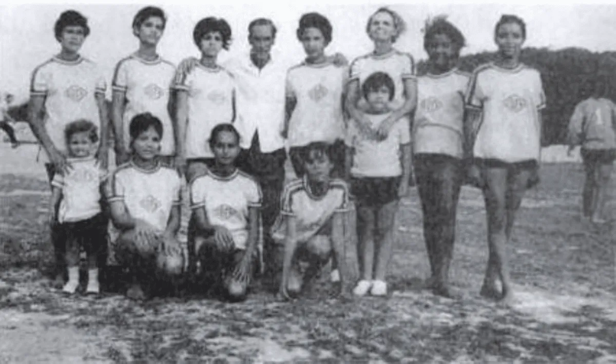 Mulheres eram criminosas por jogar bola; hoje, t&ecirc;m uma Copa s&oacute; sua, mas falta muito