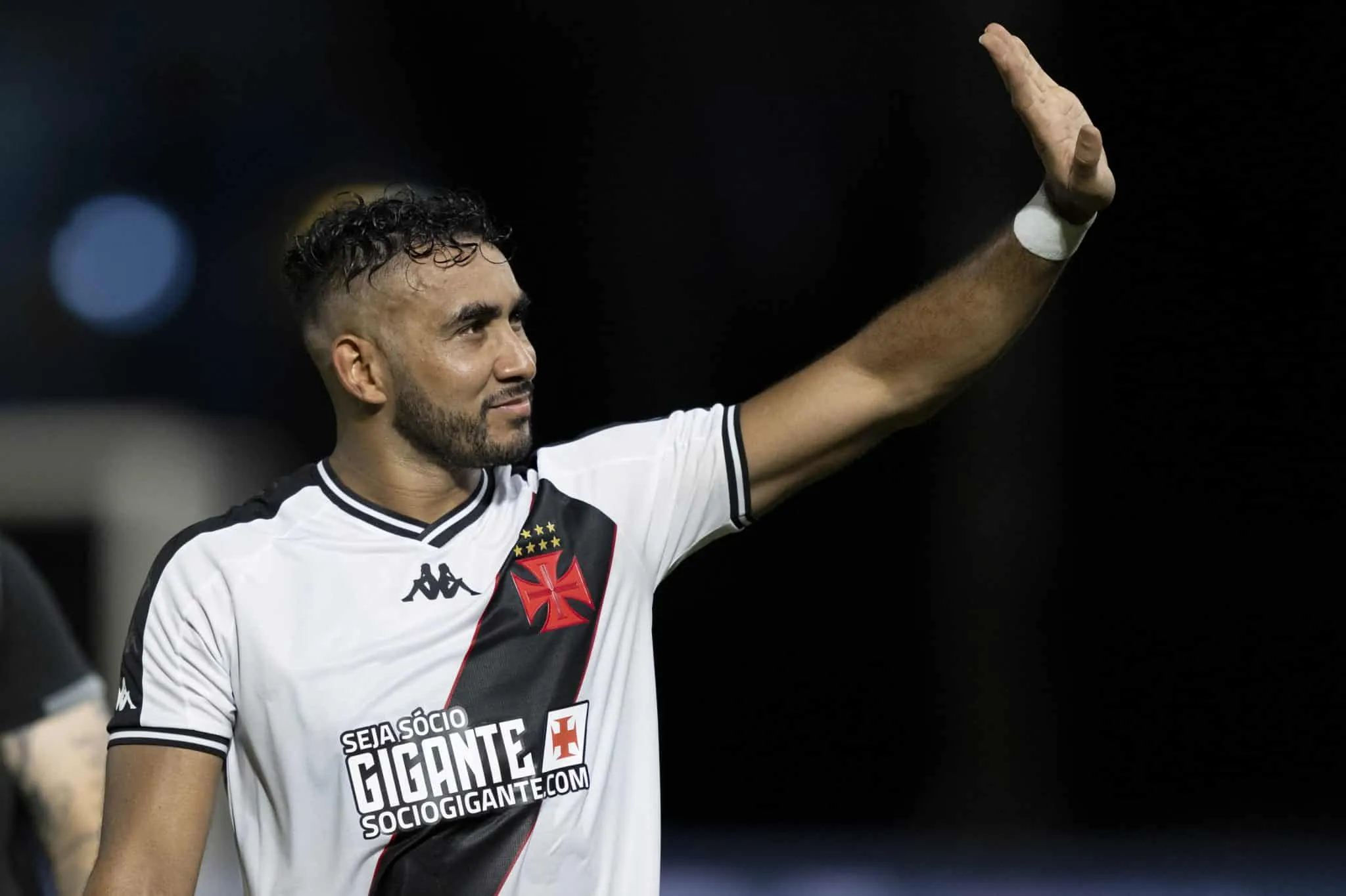 Volta de Payet &eacute;, mais uma vez, o alento do Vasco para sair da crise no Brasileiro