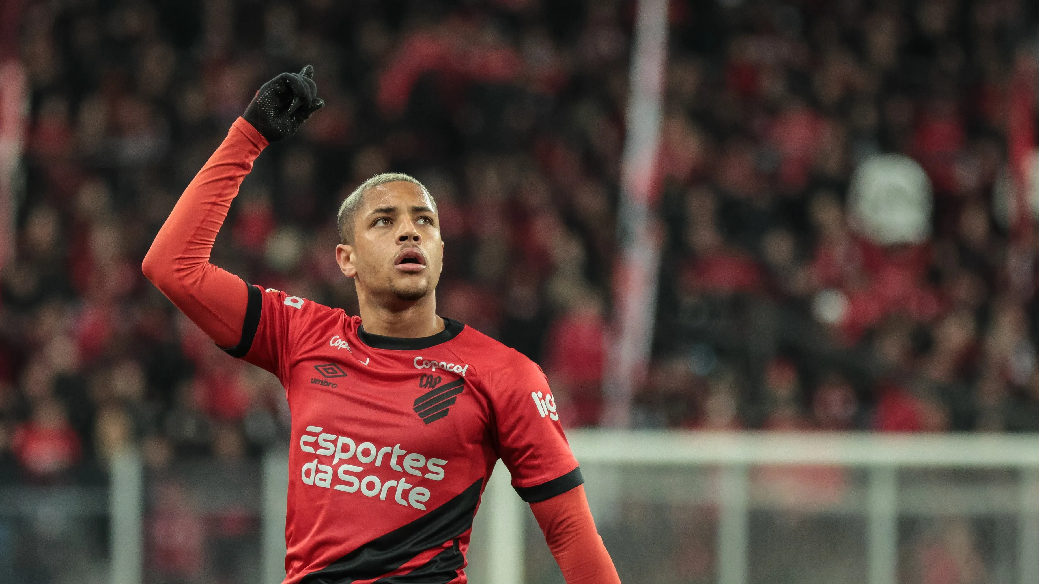 Chegou a hora? Athletico-PR entrega decis&atilde;o sobre Vitor Roque ao Barcelona