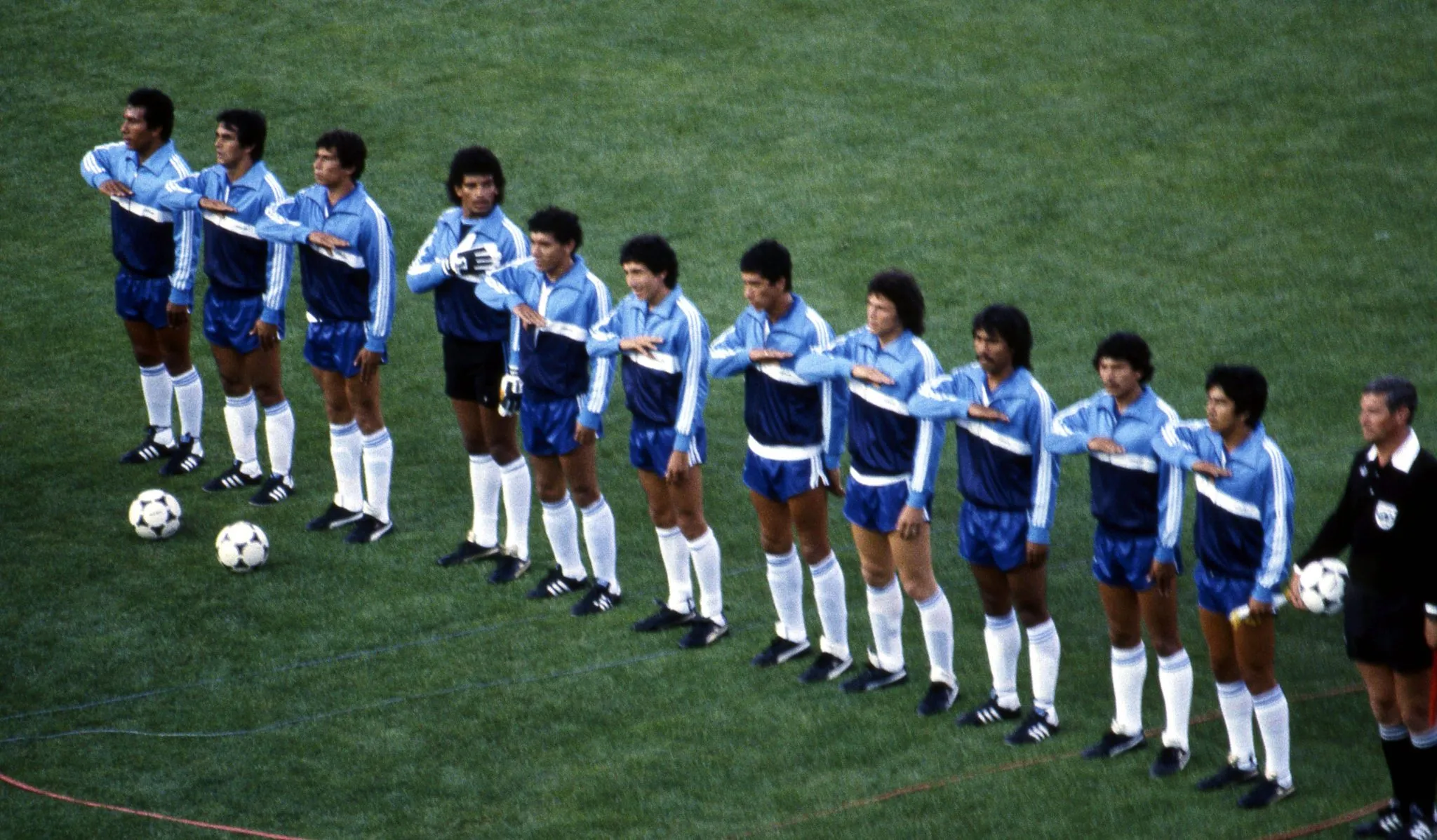 El Salvador perfilado antes de jogo contra a Hungria na Copa do Mundo de 1982