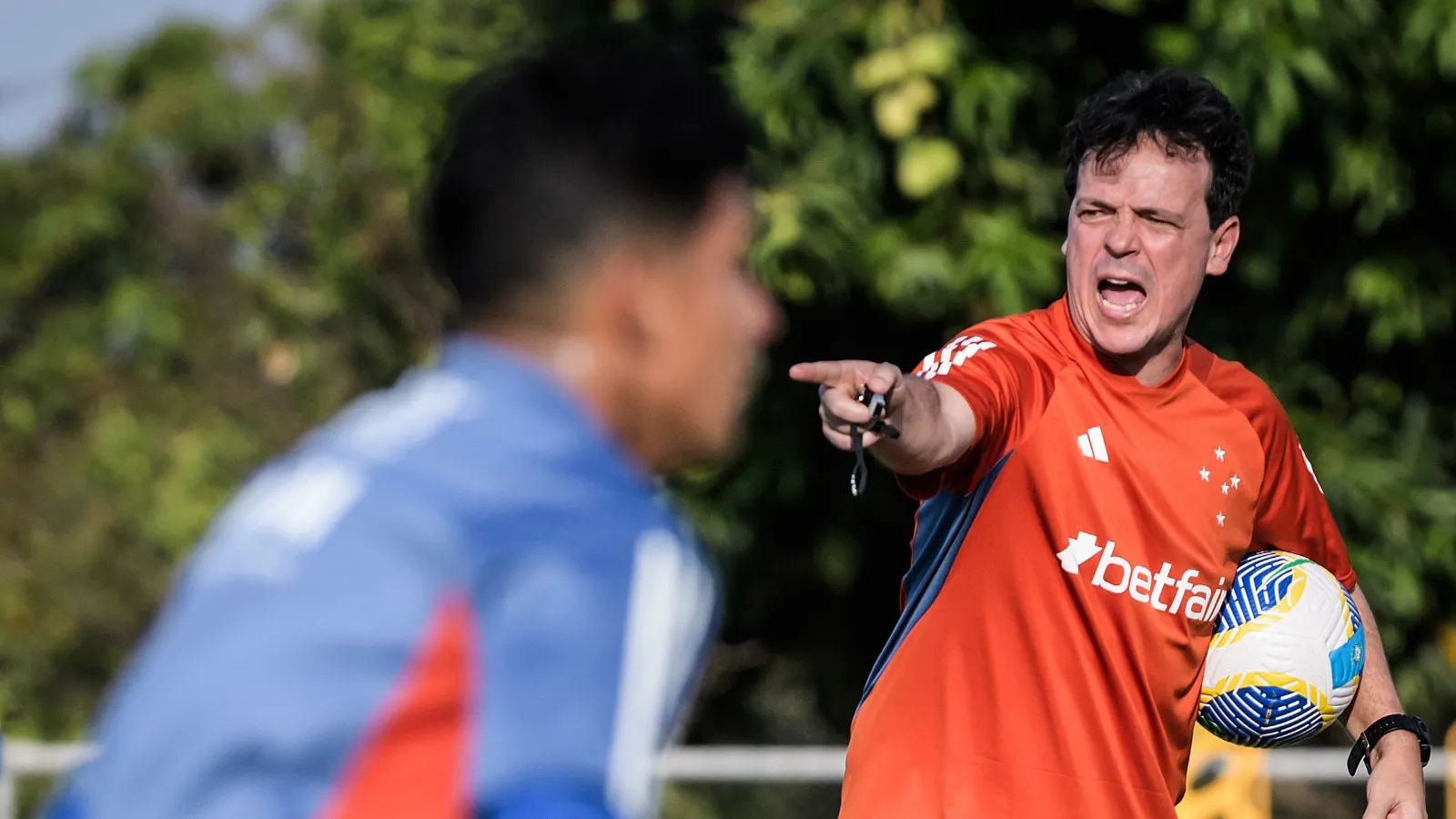 Diniz detona atua&ccedil;&atilde;o do Cruzeiro contra Lan&uacute;s, elenca falhas e d&aacute; receita de melhora