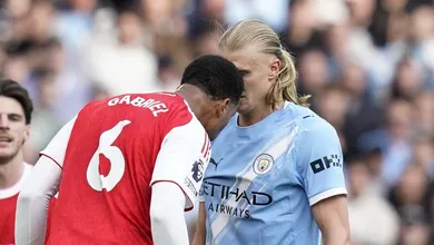 &lsquo;Gabriel escapou da expuls&atilde;o duas vezes&rsquo;: Duelo com Haaland gera cr&iacute;ticas em derrota do Arsenal