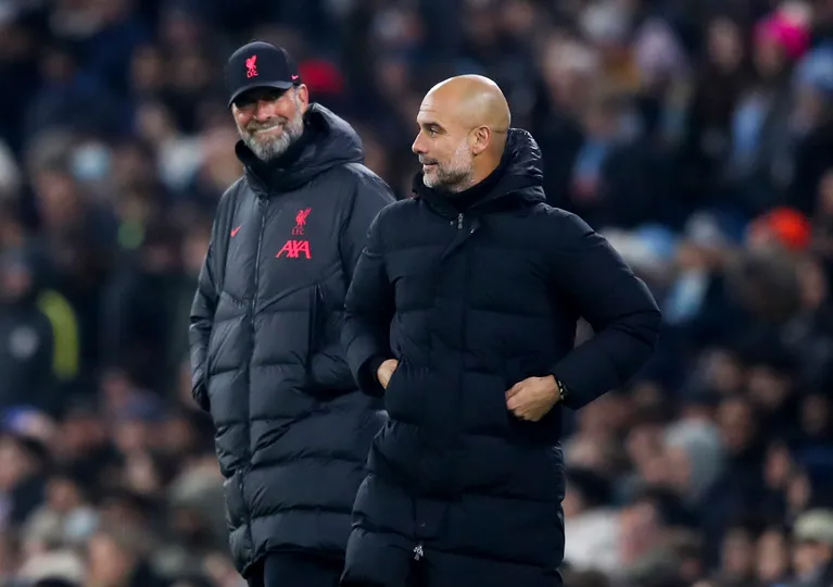 Guardiola e Klopp durante Manchester City x Liverpool 