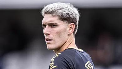 Por que Rollheiser ainda n&atilde;o emplacou com a camisa do Santos?