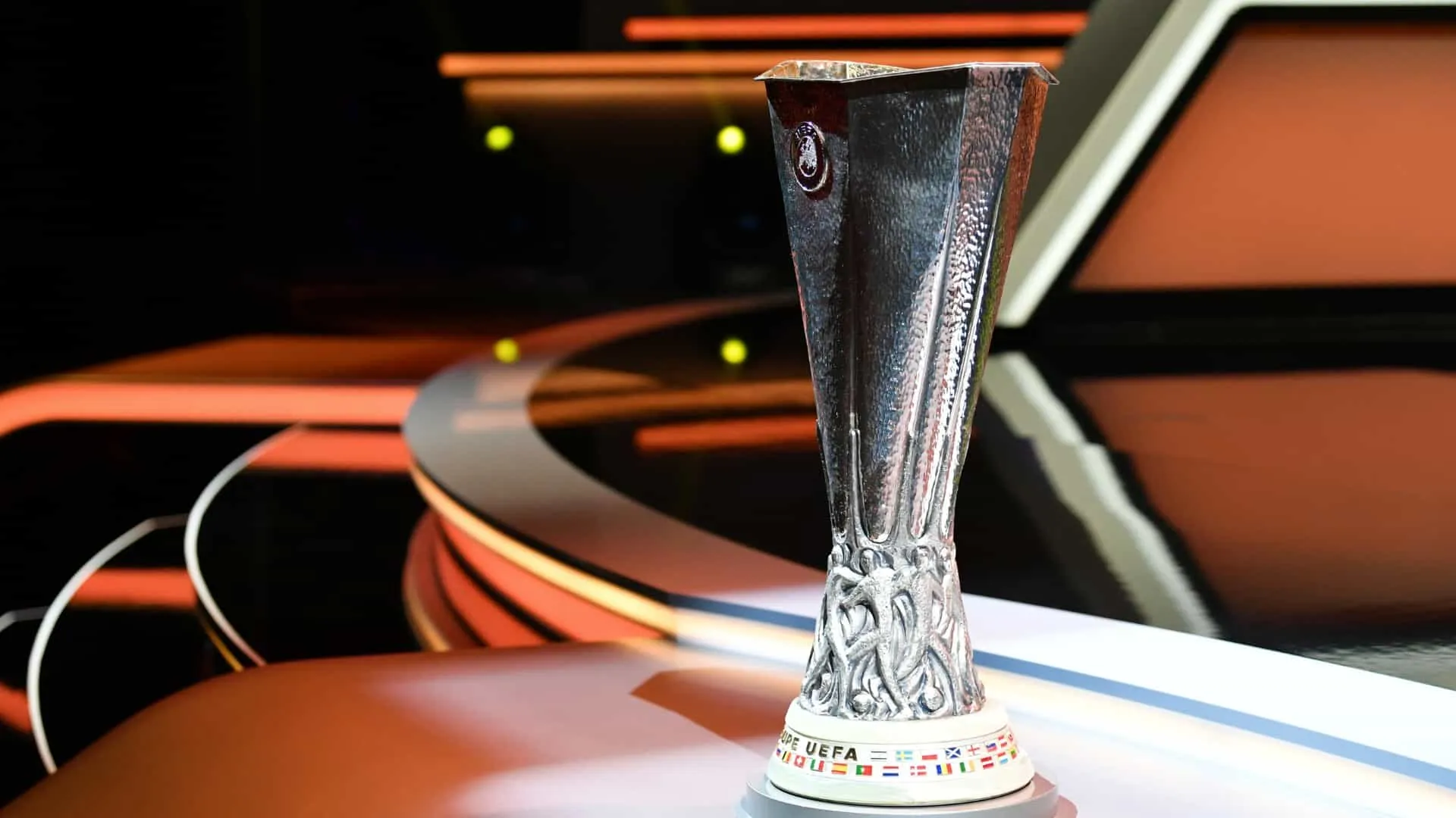 Estes s&atilde;o os confrontos das oitavas de final da Liga Europa 2019/20