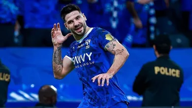 Com Mitrovic impiedoso, Al-Hilal volta a mostrar solidez na aus&ecirc;ncia de Neymar