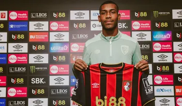 &lsquo;Precisamos ter cuidado com Rayan&rsquo;: T&eacute;cnico do Bournemouth analisa chegada de brasileiro