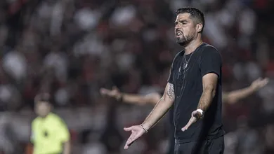 Com Carlos Miguel vaiado, Corinthians agrava crise e acumula problemas para cl&aacute;ssico
