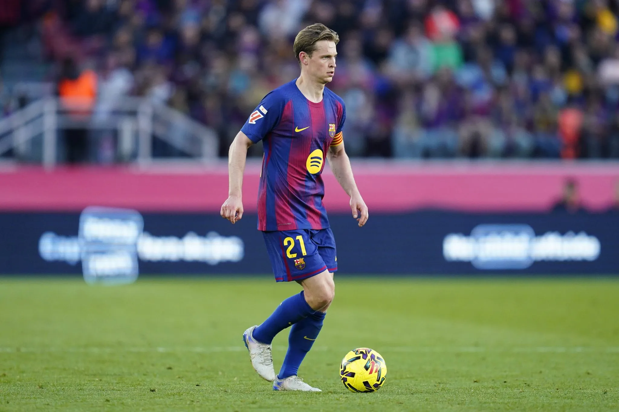 Frenkie de Jong, em atua&ccedil;&atilde;o pelo Barcelona (Foto: IMAGO / Pressinphoto)