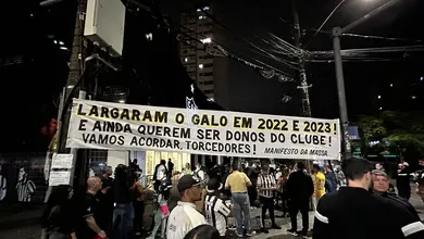 Pedido de suspens&atilde;o da vota&ccedil;&atilde;o da SAF do Atl&eacute;tico-MG &eacute; indeferido; torcida protesta