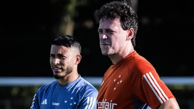William reage a perman&ecirc;ncia de Diniz no Cruzeiro: &lsquo;N&atilde;o tem como se adaptar em dois meses&rsquo;