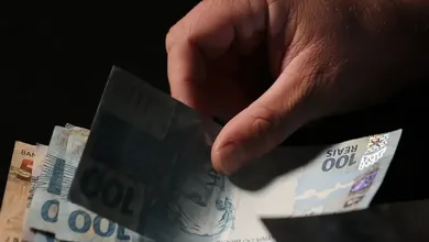Parece coisa dos anos 90, mas n&atilde;o &eacute;: basta Brasileir&atilde;o chegar ao fim que o assunto mala branca&nbsp;reaparece