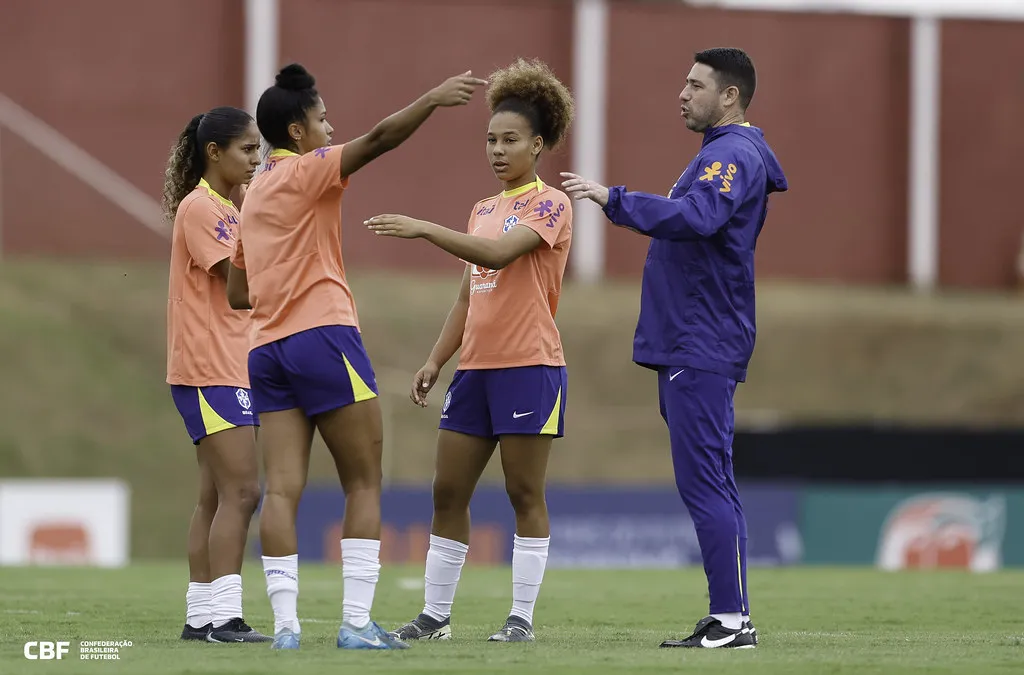Sele&ccedil;&atilde;o feminina sub-20 em treino (Foto: Rafael Ribeiro/CBF)