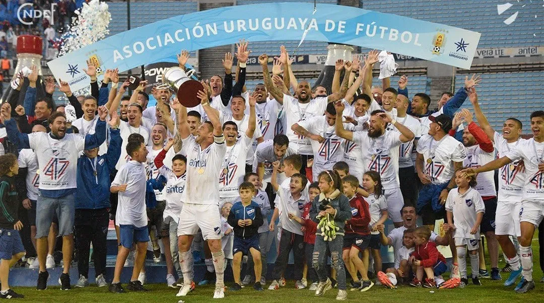 Apostando na base, o Nacional afirmou sua &ldquo;paternidade&rdquo; sobre o Pe&ntilde;arol e se sagrou campe&atilde;o uruguaio