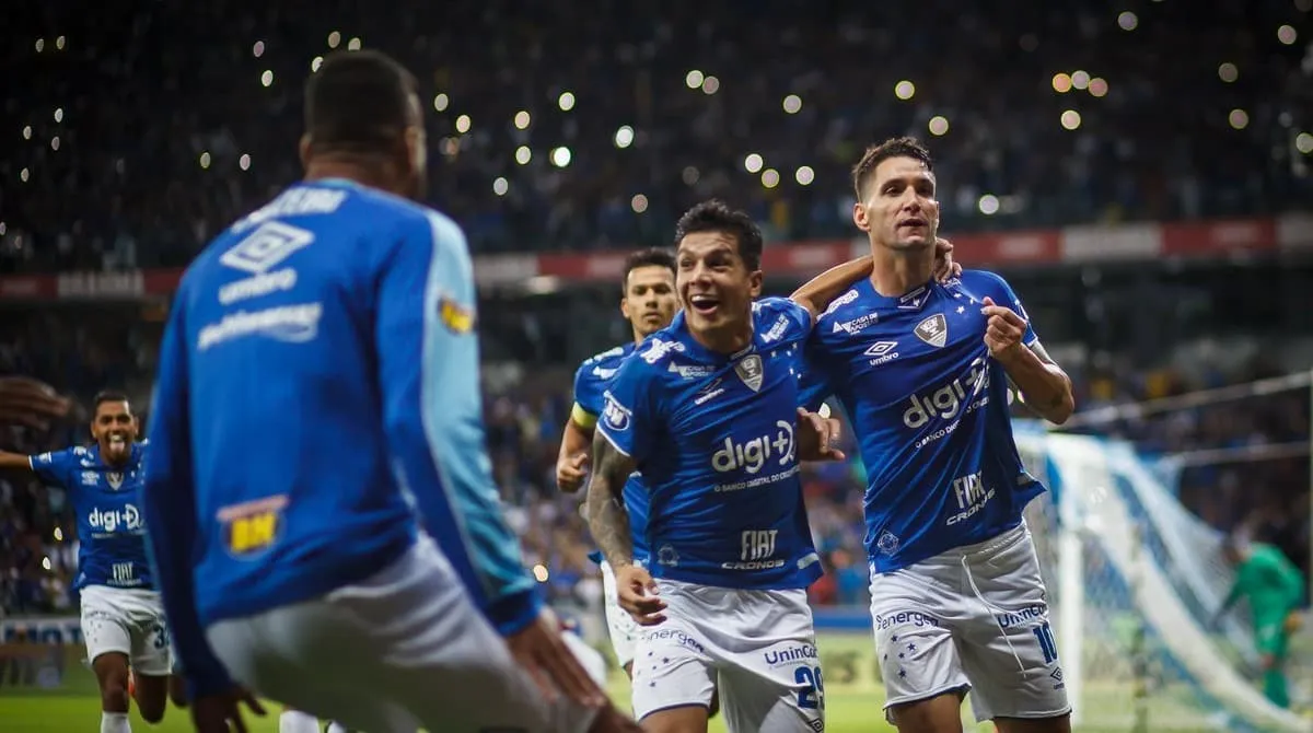 Cruzeiro x Flu proporcionaram uma noite de ranger os dentes e acelerar o cora&ccedil;&atilde;o, inesquec&iacute;vel &agrave; Copa do Brasil