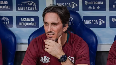 Zubeld&iacute;a d&aacute; m&eacute;ritos a Renato no Fluminense e manda recado para John Kennedy