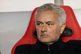 &lsquo;Espero que n&atilde;o durmam&rsquo;: Mourinho detona jogadores ap&oacute;s atua&ccedil;&atilde;o desastrosa do Benfica