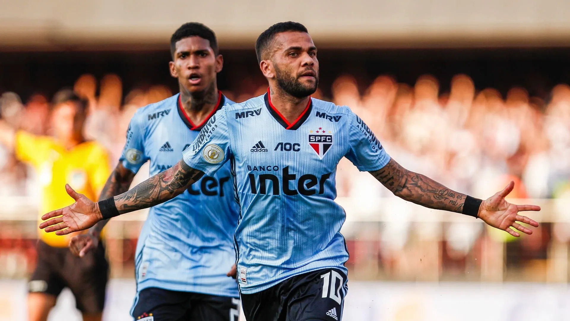 Estreia de Daniel Alves teve festa, gol e vit&oacute;ria do S&atilde;o Paulo, mas Cear&aacute; causou muitos problemas