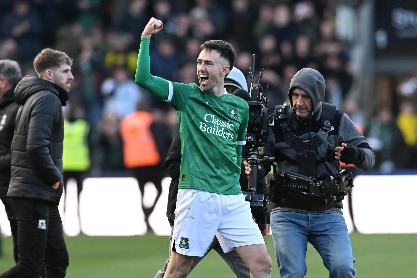 Hardie comemora o hist&oacute;rico resultado fo Plymouth diante do Liverpool na Copa da Inglaterra