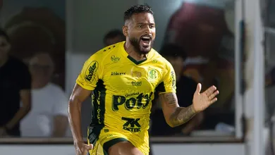 Artilheiro do Brasileir&atilde;o, Reinaldo atinge marca in&eacute;dita e amplia drama do Atl&eacute;tico-MG