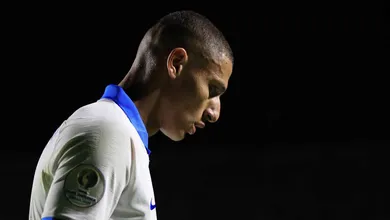 Richarlison novamente levanta sua voz &agrave; luta: &ldquo;Parece que a gente n&atilde;o tem sa&iacute;da&hellip; Nem no dia da Consci&ecirc;ncia Negra. Ali&aacute;s, que consci&ecirc;ncia?&rdquo;