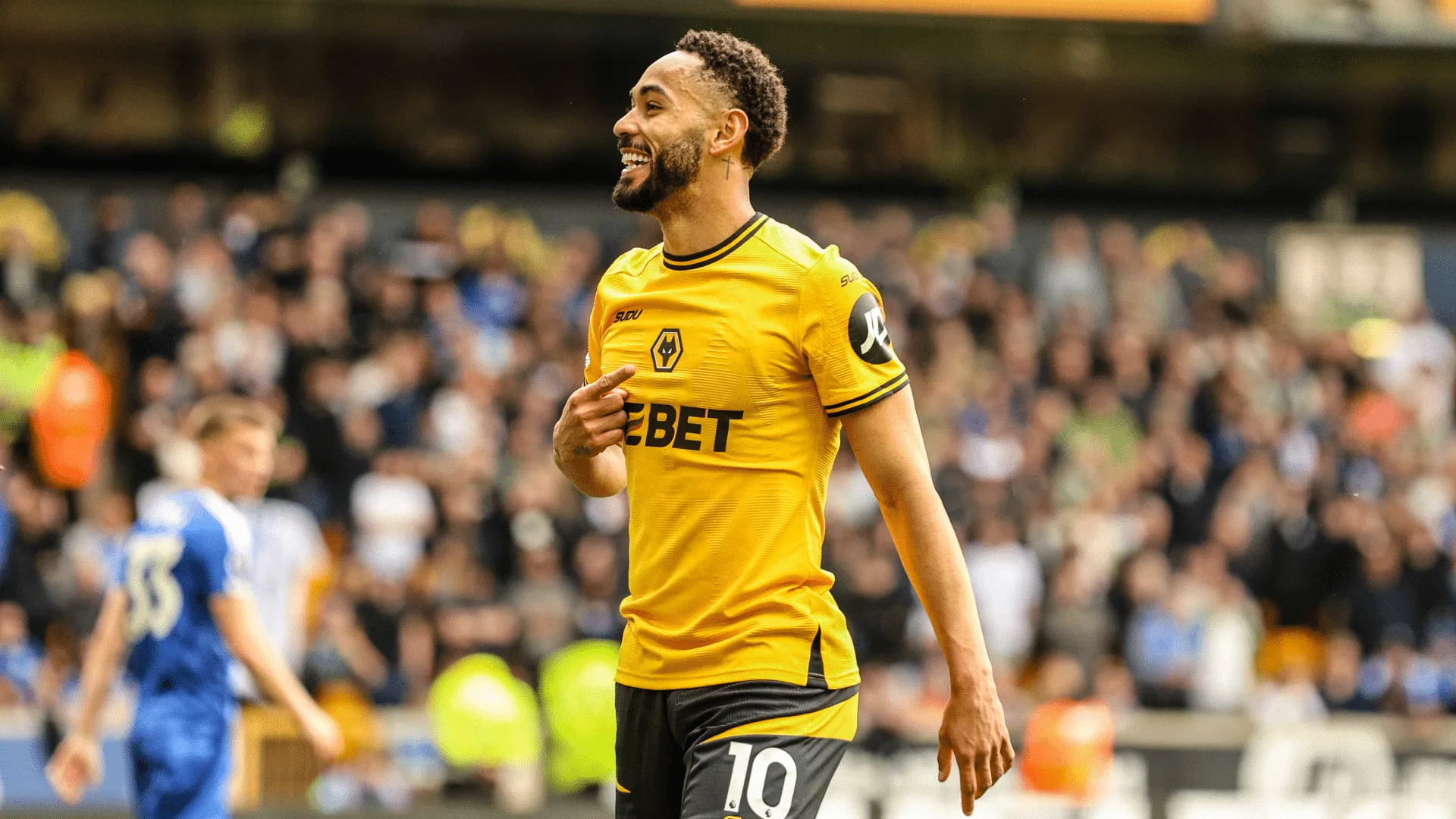 Matheus Cunha celebra gol em Wolves x Leicester na Premier League