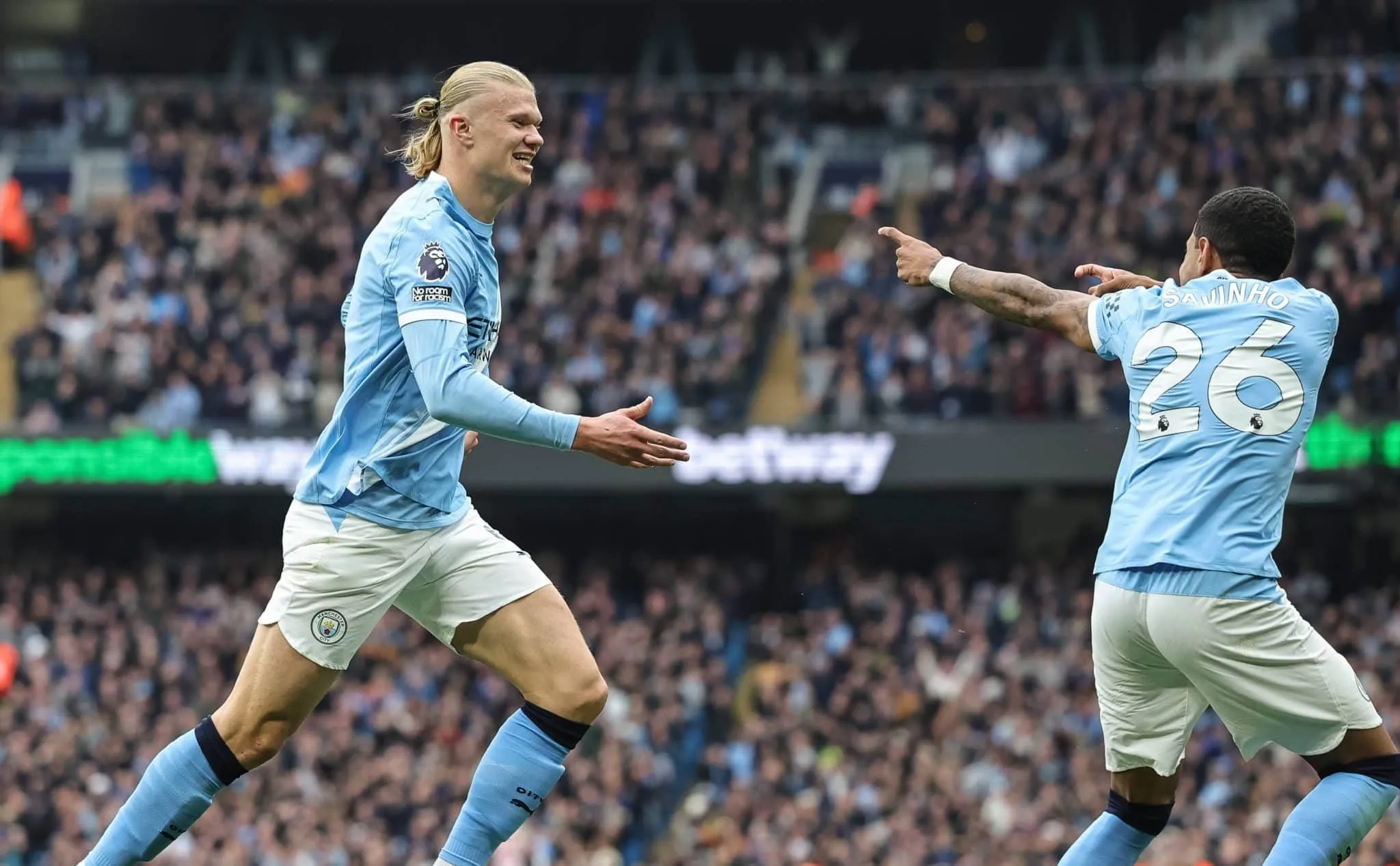 Haaland com recordes e assist&ecirc;ncia de Savinho marcam vit&oacute;ria que leva o Manchester City &agrave; lideran&ccedil;a