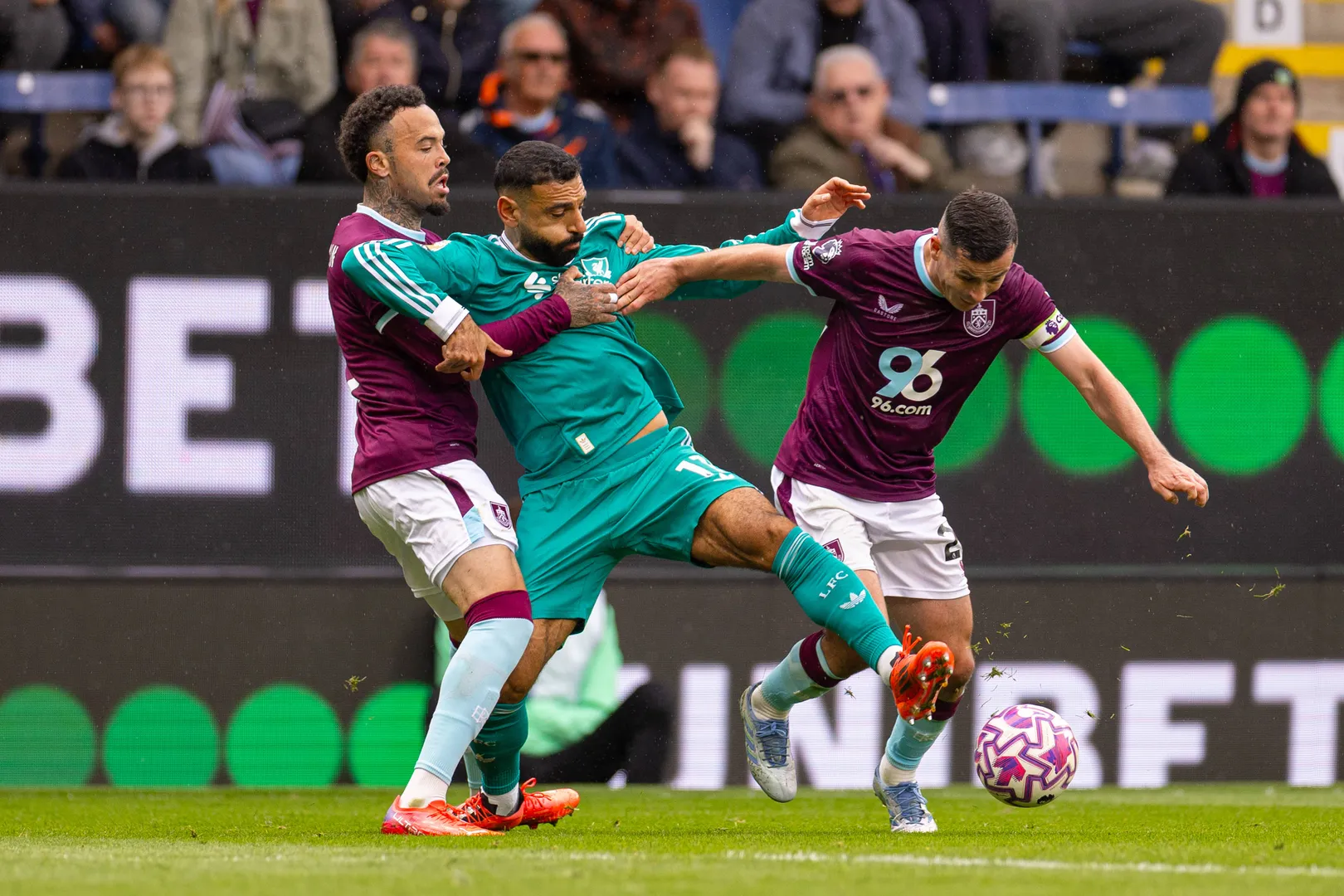 Defesa do Burnley &eacute; principal for&ccedil;a do time 