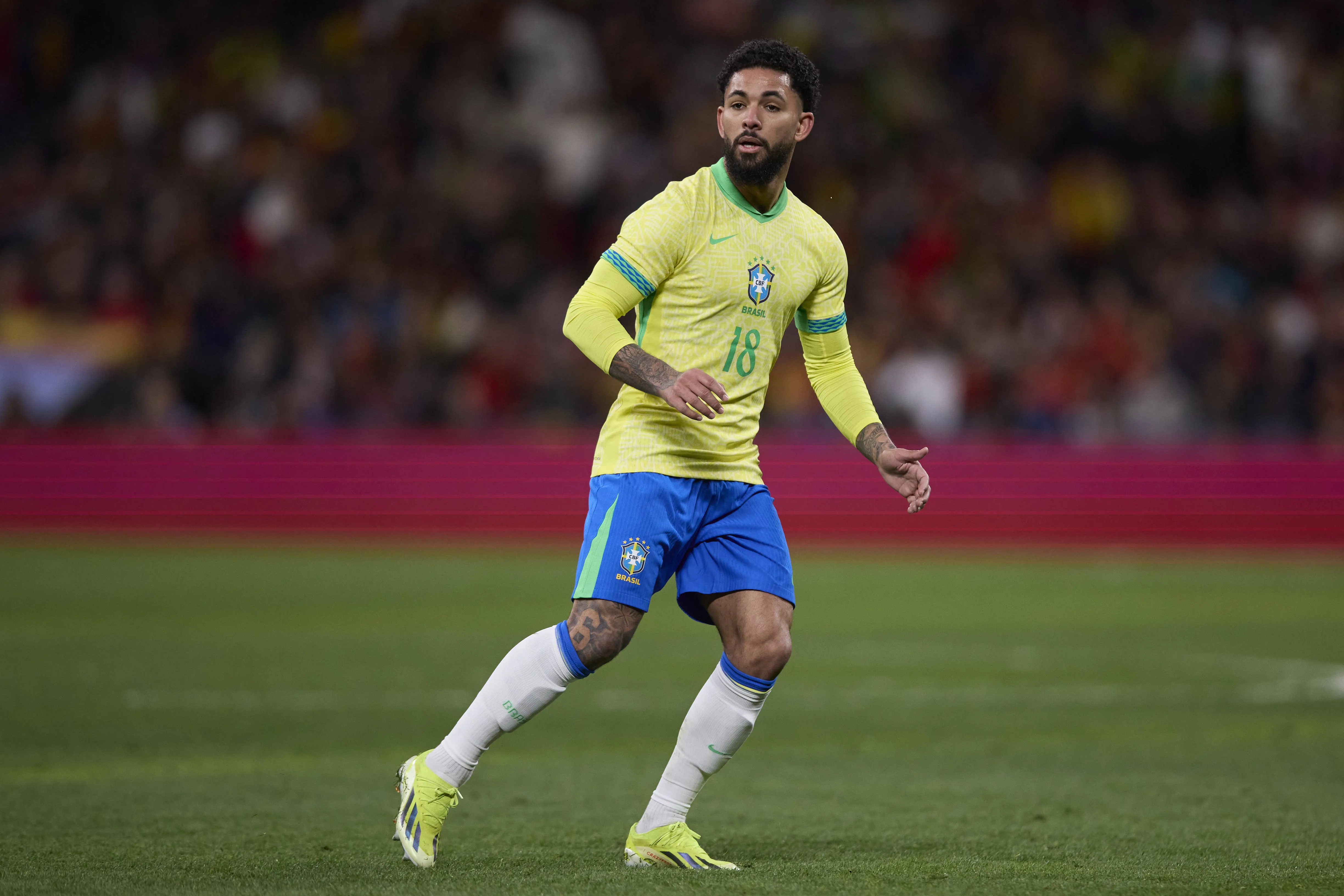 Douglas Luiz durante jogo pela sele&ccedil;&atilde;o brasileira (Foto: IMAGO / Goal Sports Images)
