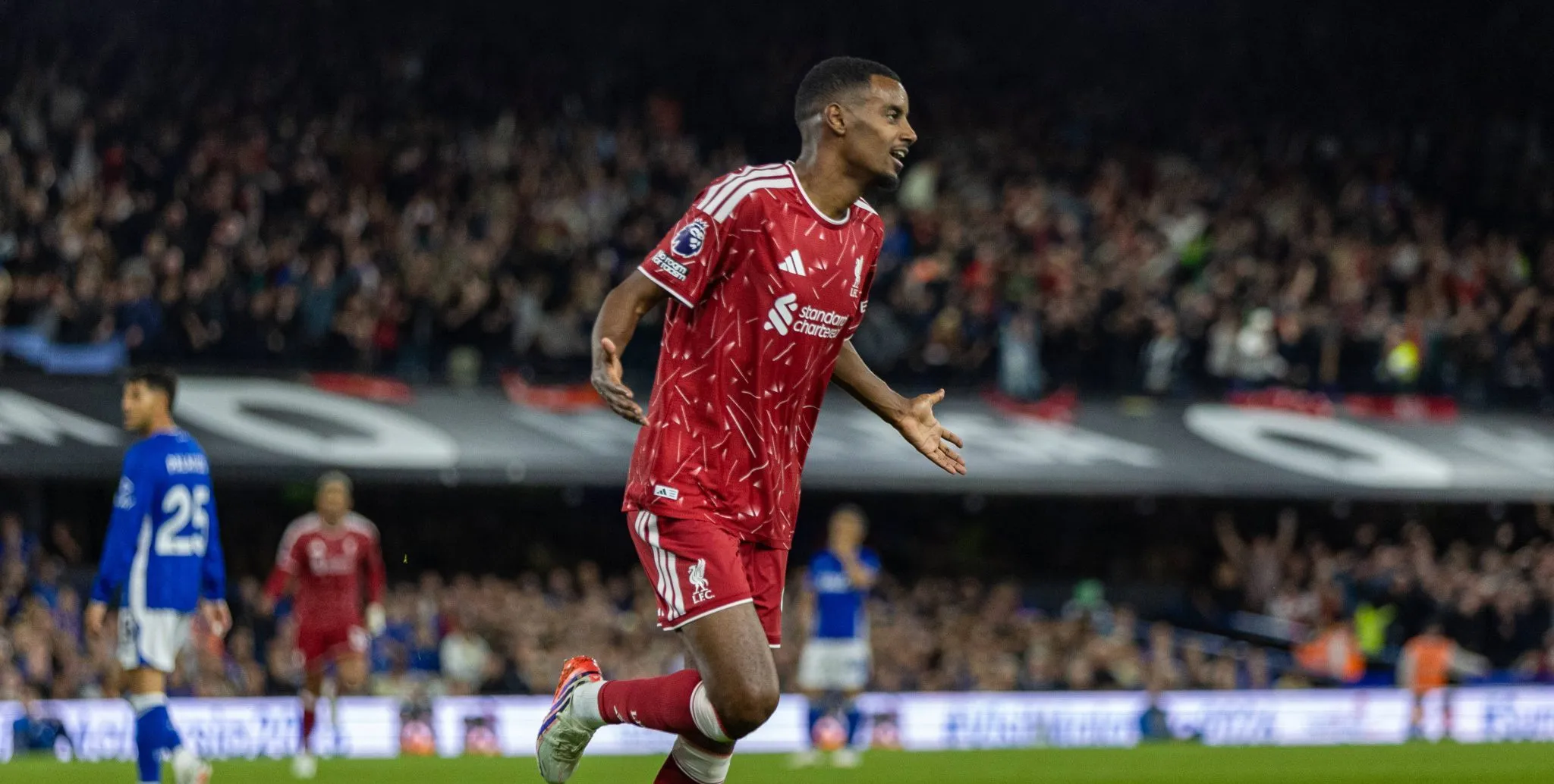 Liverpool vence a primeira com &lsquo;velho-novo&rsquo; Isak, recado de Gakpo e estreia de Barcola