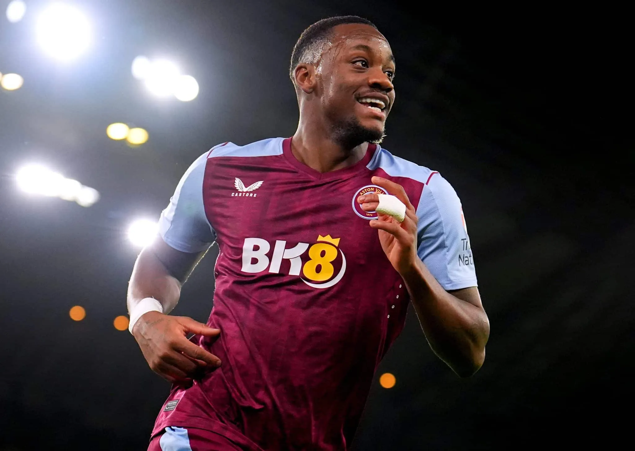 Ap&oacute;s ser &lsquo;esnobado&rsquo;, Chelsea muda foco e estuda investida por atacante do Aston Villa