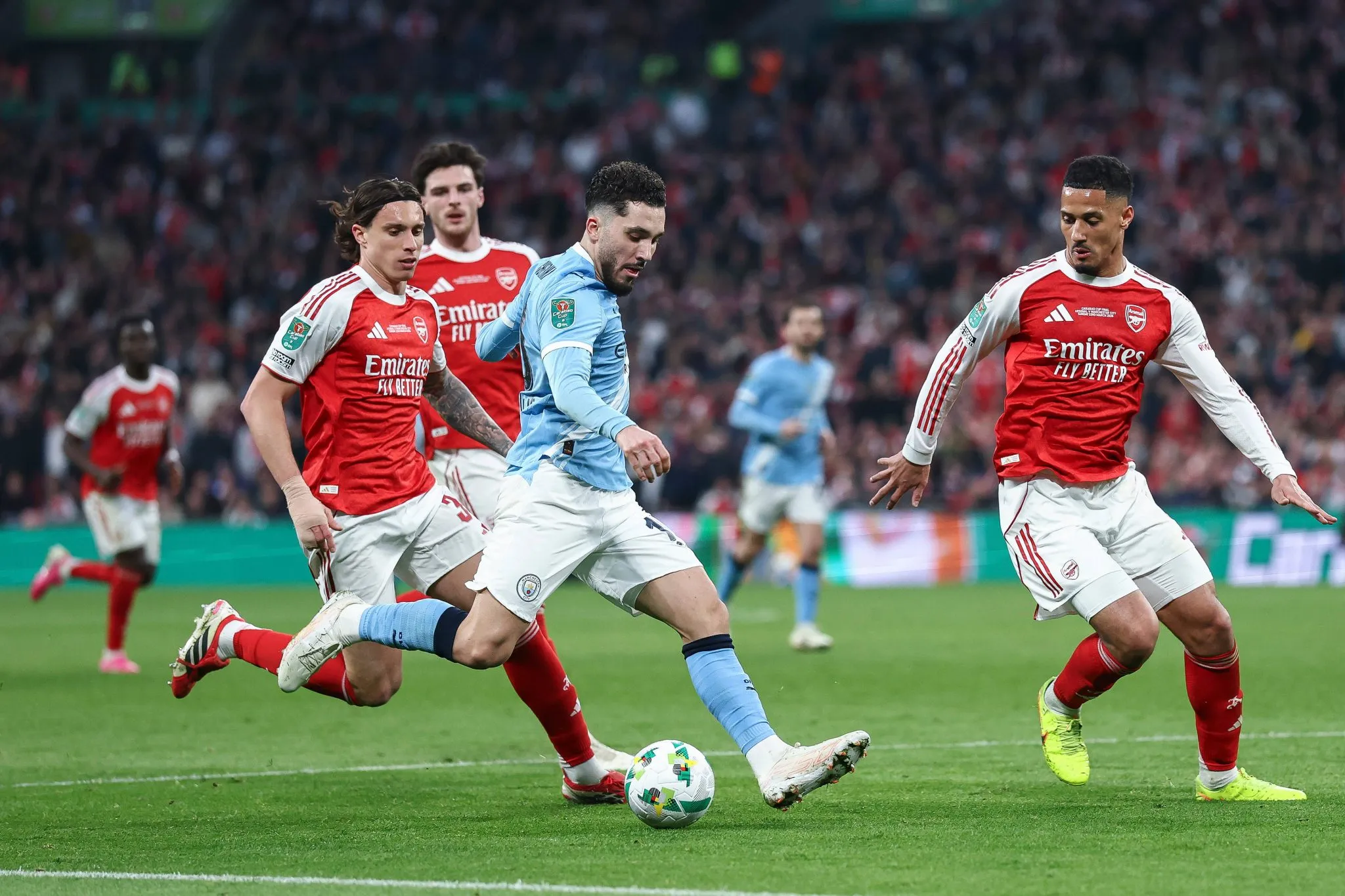 Arsenal e Manchester City brigam pelo t&iacute;tulo da Premier League em 2025/26 (Foto: IMAGO / Every Second Media)