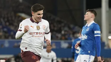 Everton at&eacute; assusta, mas Manchester City espanta m&aacute; fase na Premier League para voltar a vencer
