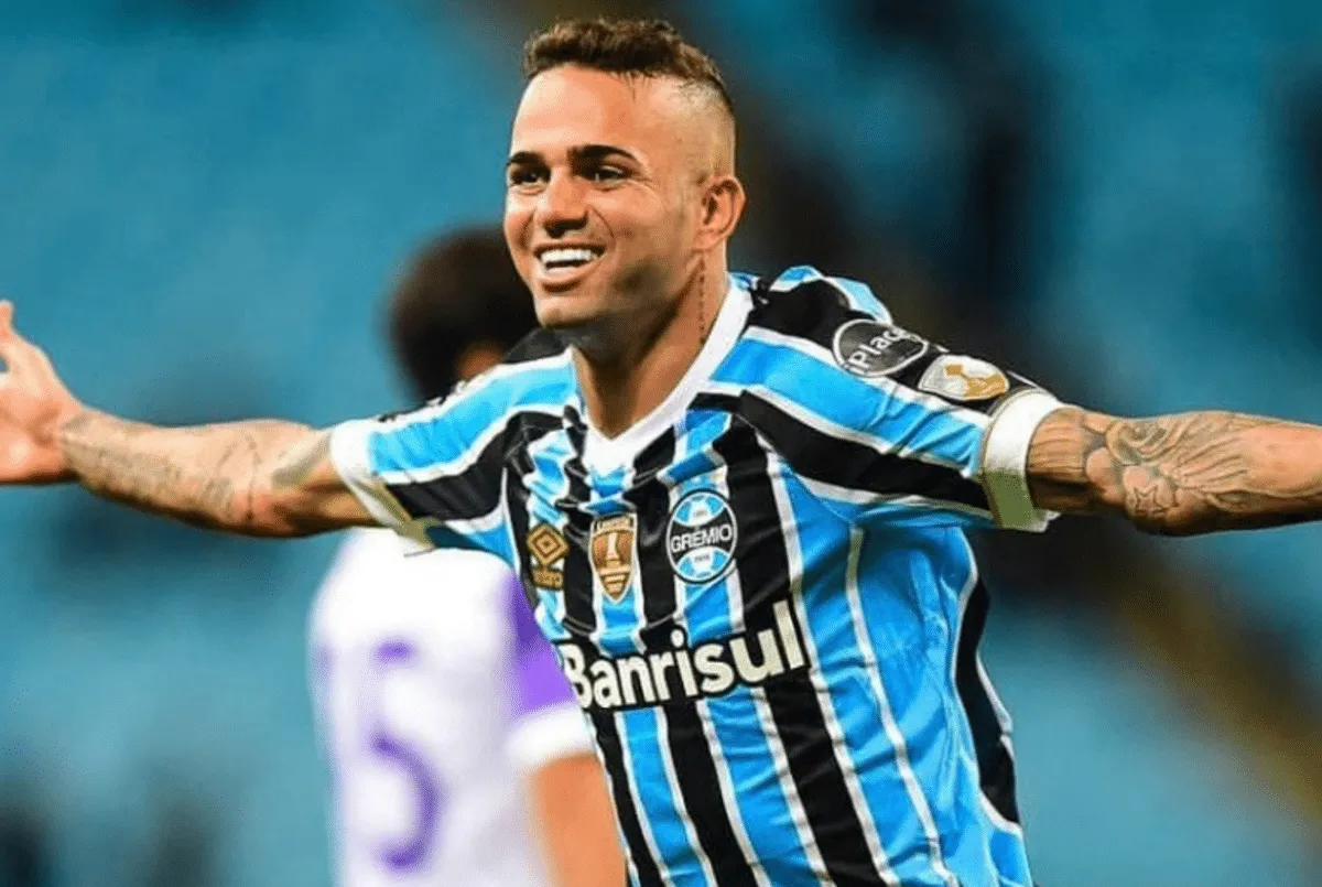 Gr&ecirc;mio prepara an&uacute;ncio de Luan, avan&ccedil;a por atacante e bate o p&eacute; por Su&aacute;rez